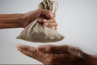 পিতা কি তার গরীব সন্তানকে জাকাত দিতে পারবে? যা বলছে ইসলাম