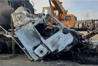 ট্যাংকারের সঙ্গে বাসের ভয়াবহ সংঘর্ষ, ২১ জনের মৃত্যু