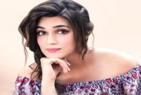 যে উপায়ে নিজের ত্বক উজ্জ্বল করেছেন কৃতি