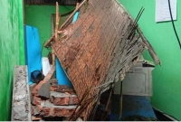  হঠাৎ ২৫ মিনিট স্থায়ী ঝড়, বিভিন্ন এলাকায় বাড়িঘর ভেঙে যাওয়ার খবর