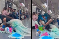 শরীরে স্প'র্শ রঙ মাখাতে গিয়ে, শুয়ে পড়ছেন দুই যুবতী! মেট্রোয় কী হচ্ছে এইসব?