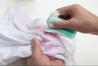 কাপড়ে রং লেগে গেলে তোলার সহজ উপায়