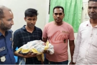 মহিলা কলেজ সংলগ্ন জঙ্গলে কাঁদছিল এই নবজাতক! মহিলা কলেজ সংলগ্ন জঙ্গলে কাঁদছিল এই নবজাতক!
