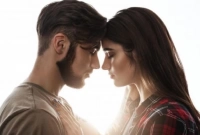 স্ত্রীকে বেশি ভালোবাসেন যে নামের অক্ষরের পুরুষরা