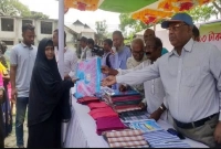   মাত্র ১০ টাকায় দেওয়া হচ্ছে শাড়ি-লুঙ্গি