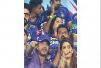  কে এই রহস্যময়ী শাহরুখের সঙ্গে?