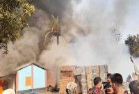 ভয়াবহ আগুন ক্যারেটের গোডাউনে 