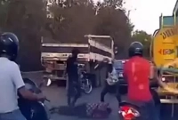 অফিসে কাজের চাপ মারাত্মক, গুন্ডা ভাড়া করে বসকে পেটালেন যুবক