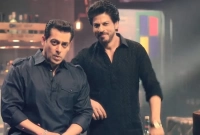 ঈদের দিন শাহরুখ-সালমানের ভক্তদের ওপর পুলিশের লাঠিচার্জ 