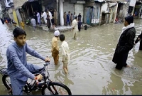 শতাধিক মানুষের মৃত্যু ঝড়ের আঘাতে