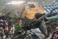 ৭ জনের মৃত্যু ত্রিমুখী সংঘর্ষে 