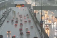 কমপক্ষে ১৮ জনের মৃত্যু ওমানে, বিপর্যস্ত আরব আমিরাত