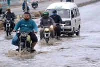 ঝড়-বৃষ্টিতে ১৪৩ জনের মৃত্যু, ধ্বংস হয়েছে হাজার হাজার ঘরবাড়ি