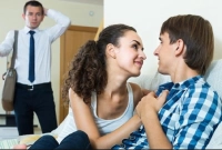 নিজের পরকীয়ার অভিজ্ঞতার কথা জানালেন ৫ মহিলা!