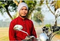 ইয়াছিনের দেহ সড়কে পড়ে থাকলেও সবাই ব্যস্ত ছিলেন ভিডিও করতে