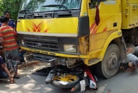 ট্রাকের ধাক্কায় বাবা-ছেলেসহ ৩ জনের মৃত্যু