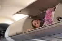 ভাইরাল প্লেনে এক নারী যাত্রীর কাণ্ড, দেখেছে ৫০ লাখেরও বেশি