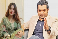 'অফস্ক্রিনে চুমু দেওয়ার চেষ্টা করে, আমার কাছে সেসবের ভিডিও আছে'