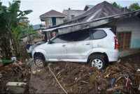 ভারী বর্ষণ তিন জেলায়, ৬৭ জনের মৃত্যু