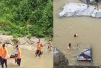 নিয়ন্ত্রণ হারিয়ে পর্যটকবাহী গাড়ি নদীতে, যত জনের মৃত্যু