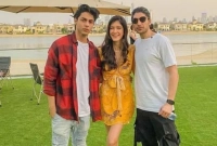 ৪৫ হাজার টাকার জুতো পরেন আরিয়ান খান