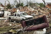 হঠাৎ টর্নেডোর আঘাতে তছনছ পুরো শহর, অনেক মানুষের মৃত্যু