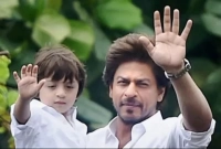 জানেন ছোট ছেলের পেছনে শাহরুখ মাসে কত খরচ করেন?