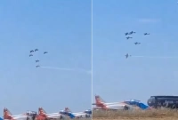 মাঝ-আকাশে দুই বিমানের মধ্যে সংঘর্ষ!