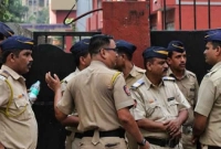 এসি চালিয়ে ঘুমিয়ে পড়ল চুরি করতে আসা চুর!