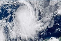 “যুক্তরাষ্ট্রর পূর্ব উপকূলের সৈকতগুলোতে বিপজ্জনক উল্টো স্রোত বইতে পারে”! সবাইকে সরে যাওয়ার নির্দেশ