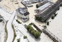 ঝড়ের তাণ্ডবে ৭ জনের মৃত্যু