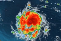 এরইমধ্যে ক্যাটাগরি ৪-এ পৌঁছানো ঘূর্ণিঝড়টিকে ‘অত্যন্ত বিপজ্জনক’