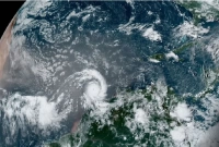 উপকূলের আরও কাছে ‘অত্যন্ত বিপজ্জনক’ হারিকেন বেরিল, যেসকল দেশে আঘাত হানবে 