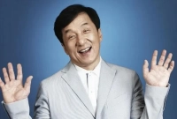 জানেন কেন  জ্যাকি চ্যানের বাবা জন্মের সময়েই তাকে বিক্রি করতে চেয়েছিলেন?