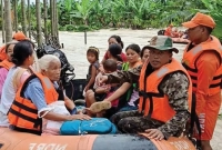 টানা বর্ষণে সৃষ্ট বন্যায় ৮ জনের মৃত্যু