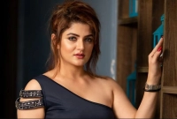 কী এমন ঘটেছে যে কারণে এতটা মারমুখী হয়ে উঠলেন অভিনেত্রী শ্রাবন্তী? 