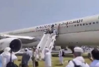 যাত্রীবাহী বিমানে আগুন