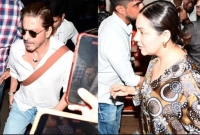 বন্ধুর এমন দুসংবাদ শুনে ছুটে গেলেন বলিউড বাদশাহ শাহরুখ 