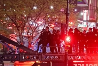 নিউইয়র্ক পুলিশের কাছে ফোন যায়, সকলে পালাচ্ছেন এবং অনেকের গায়ে বুলেট লেগেছে