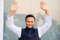 সাকিব-আল-হাসানের-বাড়িতে-আগুন-পেট্রলবোমা-বিস্ফোরণ