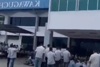 অনাহারে ২শ বাংলাদেশি শ্রমিক, বেতন-ভাতা পাচ্ছেন না ৫ মাস ধরে অনাহারে ২শ বাংলাদেশি শ্রমিক, বেতন-ভাতা পাচ্ছেন না ৫ মাস ধরে