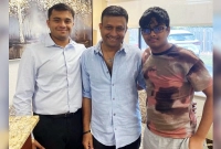 আমরা তিন বাপ-বেটা এখন আমেরিকাতেই থাকি