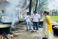 বন্যার্ত পুরো একটি গ্রামের মানুষকে খাওয়ালেন তৌসিফ-তানজিন তিশারা