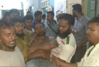 দেশীয় অস্ত্র নিয়ে সংঘর্ষে জড়াল দুই গ্রুপ দেশীয় অস্ত্র নিয়ে সংঘর্ষে জড়াল দুই গ্রুপ