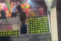 ফলের রসে প্রস্রাব মিশিয়ে বিক্রি! সেই বিক্রেতা গ্রেপ্তার