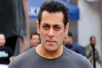  সালমান খানের নামে ভুয়া খবর ছড়িয়ে বিক্রি শত শত টিকিট!