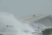 বিপজ্জনক ‘হারিকেন হেলেন’ আঘাত হেনেছে ফ্লোরিডায়