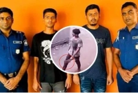 এক হাতে চাপাতি, আরেক হাতে অন্য ব্যক্তির কাটা হাত নিয়ে হেঁটে চলা সেই আনিস গ্রেফতার