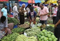 রাজধানীতে-হঠাৎ-লেবু-পেঁয়াজ-ও-মুরগির-দাম-কত-হলো-জানেন-
