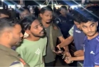 কিশোর গ্যাংয়ের অস্ত্রের মোহড়ায় আতঙ্ক, অভিযান চালিয়ে ৮ জনকে আটক